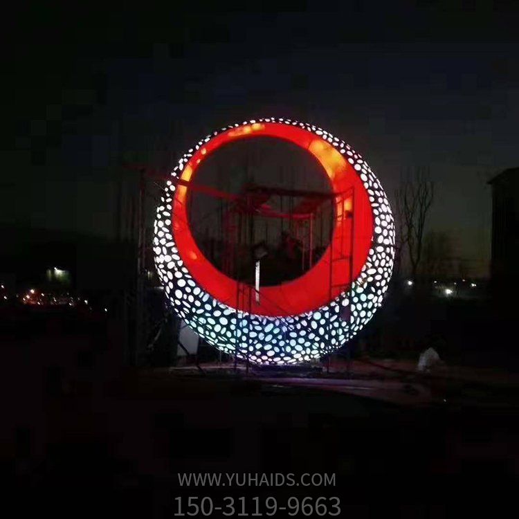 城市廣場不銹鋼鏤空圓環雕塑亮化景觀擺件