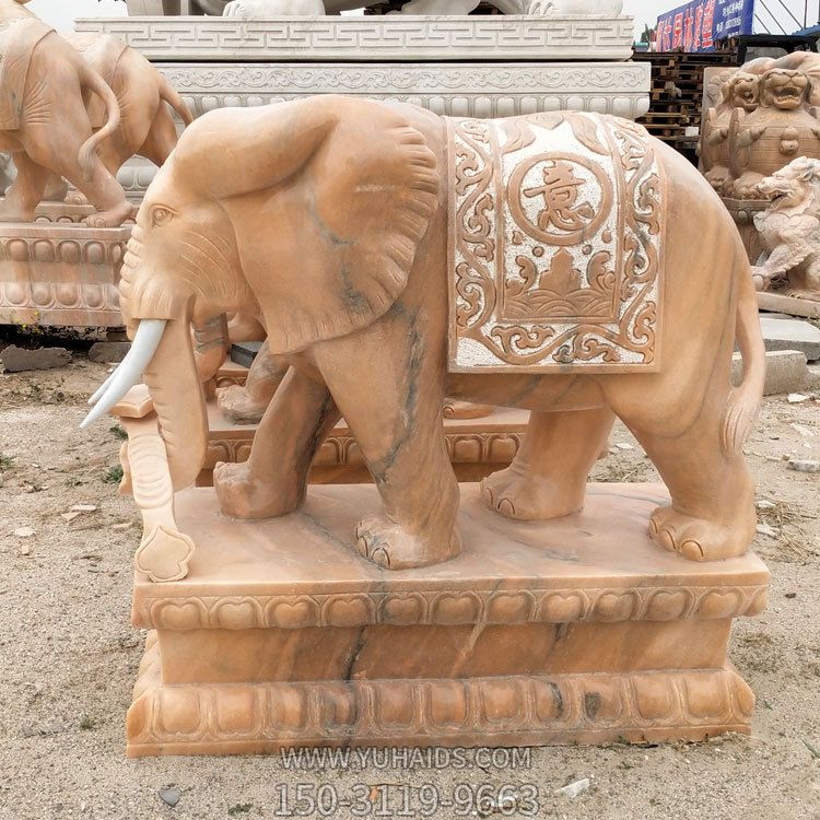 景區剛才黃蠟石石雕大象雕塑