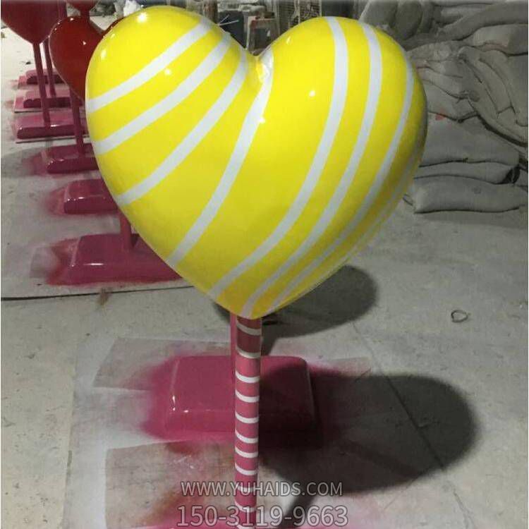 店鋪商場創意玻璃鋼愛心雕塑