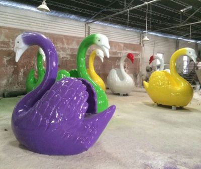 游樂園玻璃鋼童趣創意彩繪天鵝雕塑