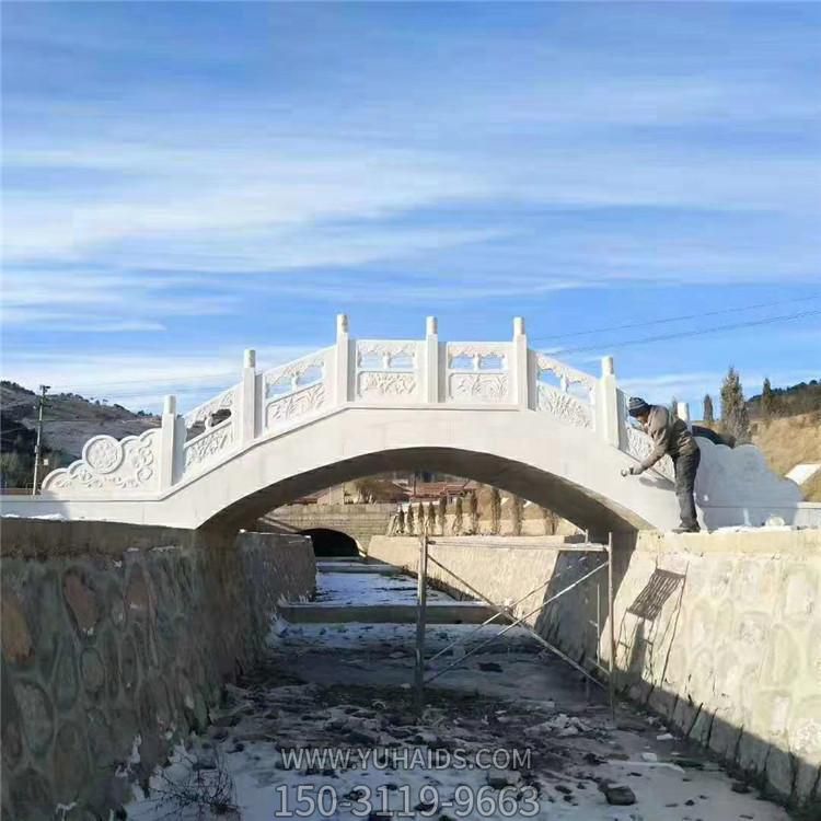 村莊河道擺放漢白玉浮雕中式仿古建筑石拱橋雕塑