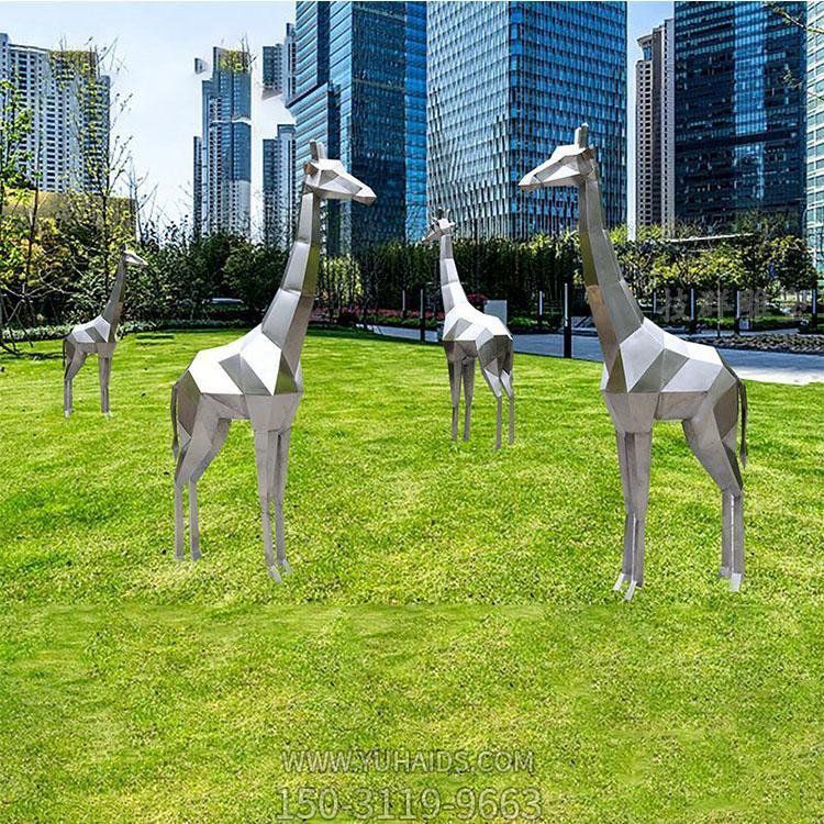 長頸鹿，塊面抽象鹿雕塑