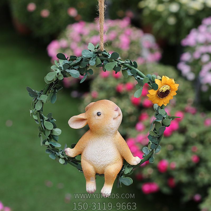 廣場一只蕩秋千的玻璃鋼兔子雕塑