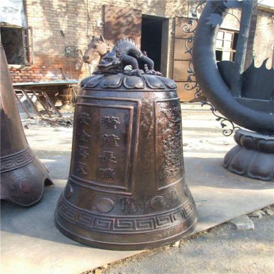 鑄銅鐘，寺廟可敲擊銅質吊鐘