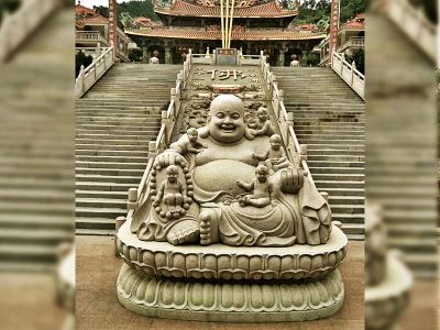 戶(hù)外景區(qū)大型仿真人物景觀(guān)坐著的彌勒佛雕塑