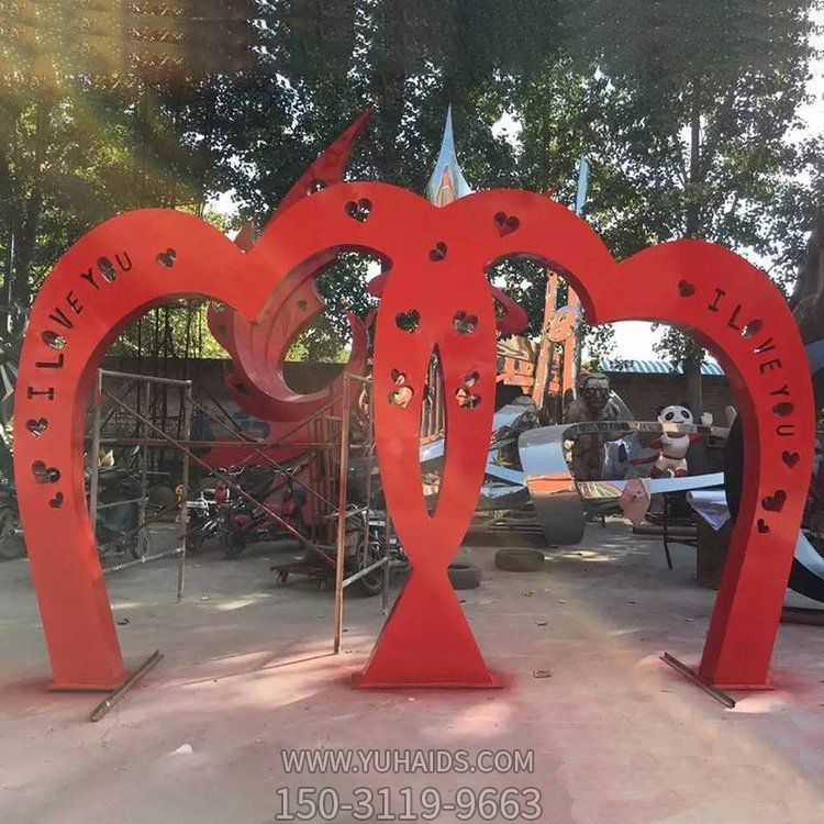 景區公園不銹鋼鏤空噴漆心形拱門雕塑