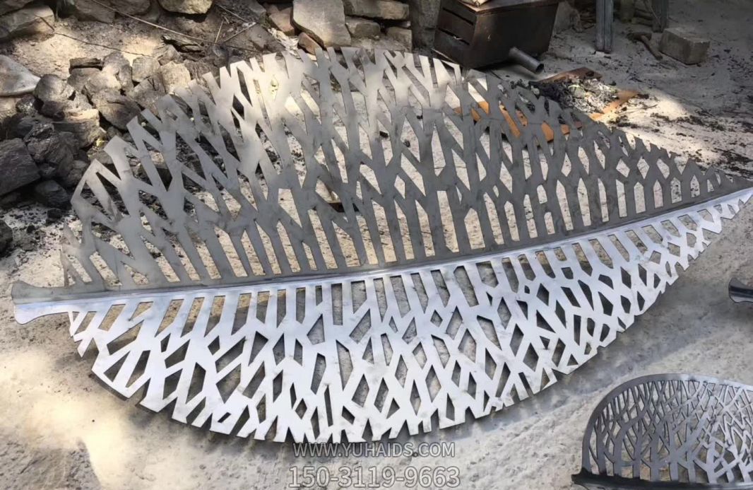 售樓部噴漆不銹鋼鏤空樹葉雕塑