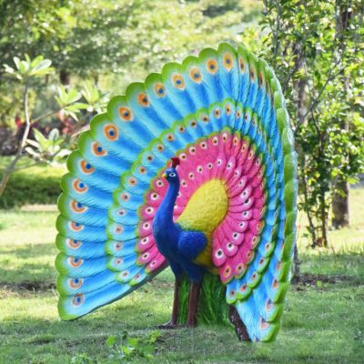 五顏六色的開屏孔雀，玻璃鋼材質