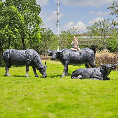 玻璃鋼仿真水牛，牧童騎牛雕塑