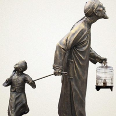 景觀戶外玻璃鋼仿銅遛鳥(niǎo)的人物景觀雕塑