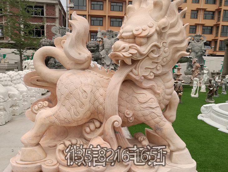 景區擺放晚霞紅浮雕麒麟雕塑