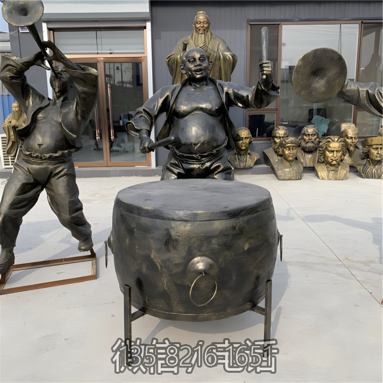 玻璃鋼仿銅打鼓的人物雕塑