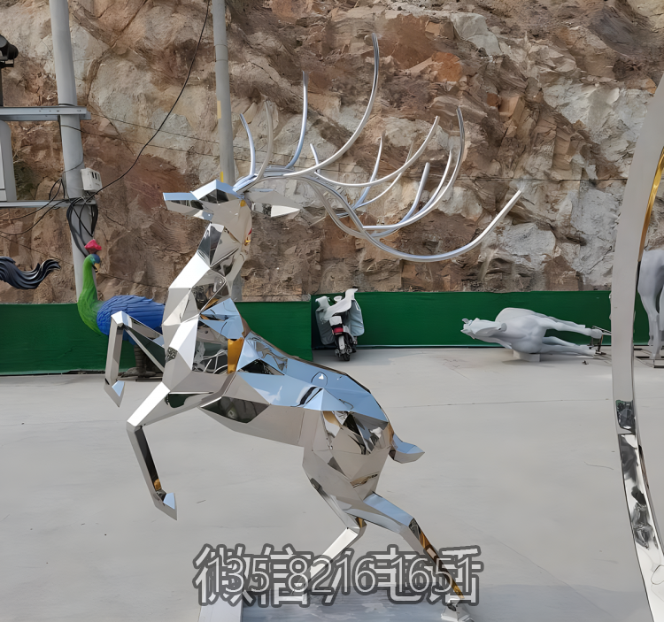 不銹鋼動物擺件景區(qū)戶外定制塊面動物擺件梅花鹿雕塑
