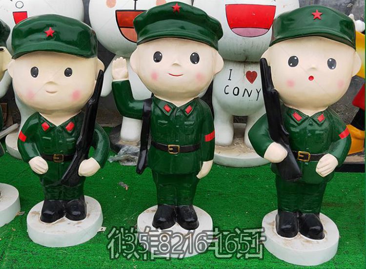 綠色軍裝的玻璃鋼卡通八路軍雕塑