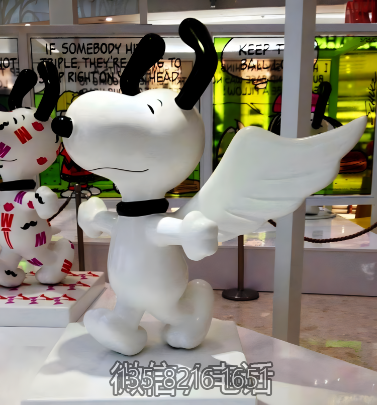 定制玻璃鋼卡通動物景觀商店裝飾創意帶翅膀的Snoopy雕塑