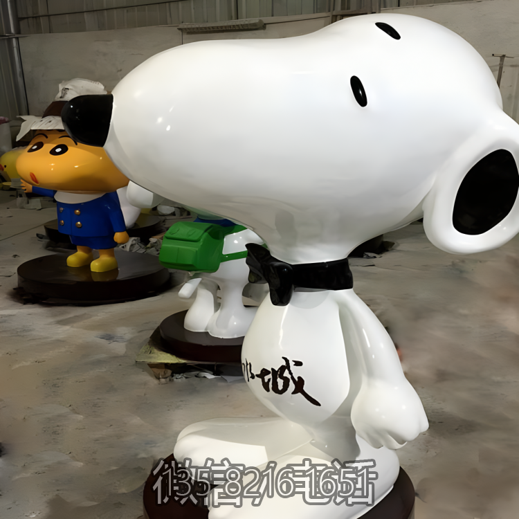 商場景觀小品玻璃鋼卡通樹脂公仔Snoopy雕塑