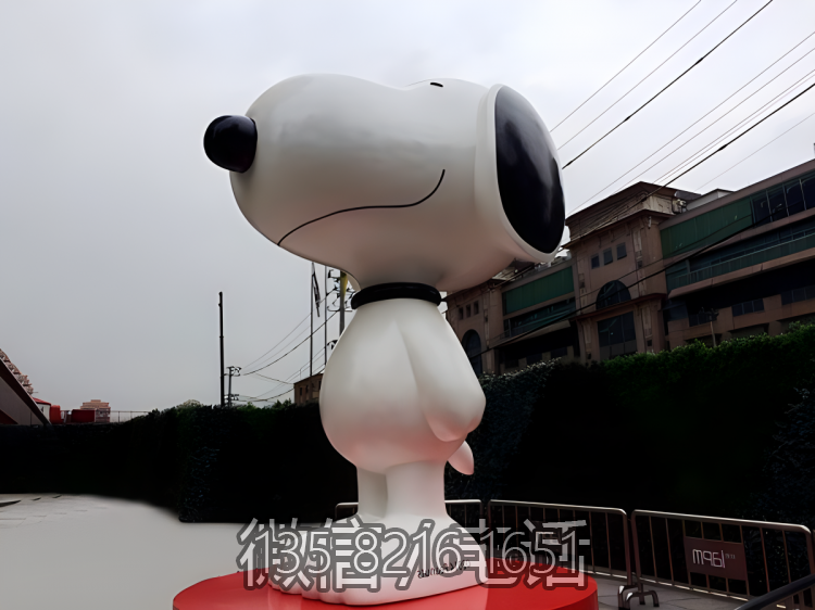 園林戶外玻璃鋼IP公仔大型卡通Snoopy雕塑