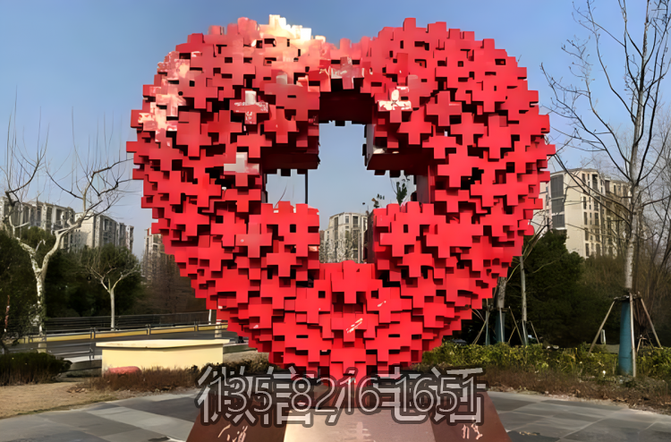 十字組成的不銹鋼愛心雕塑