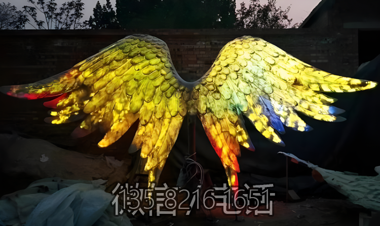 玻璃鋼發(fā)光翅膀雕塑