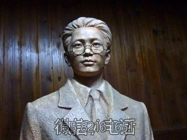 中國近代名人瞿秋白銅雕像