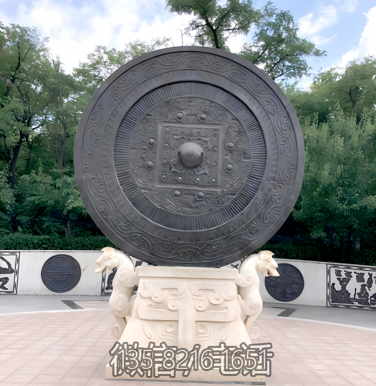銅鏡校園雕塑