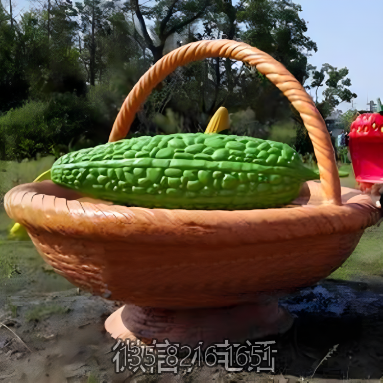 裝著苦瓜的蔬菜籃子