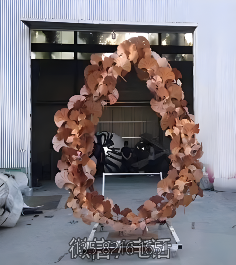 不銹鋼銀杏葉圓環(huán)雕塑擺件