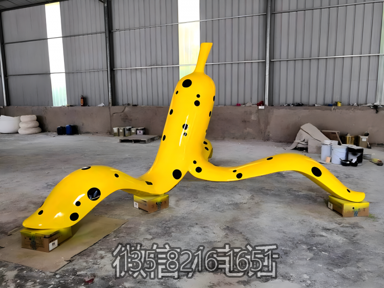 香蕉皮玻璃鋼創(chuàng)意雕塑