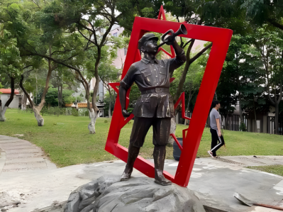 公園擺件銅雕吹軍號的紅軍戰(zhàn)士雕塑
