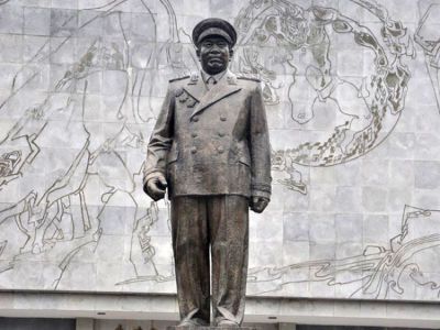 景區戶外玻璃鋼仿銅偉人景觀朱德雕塑