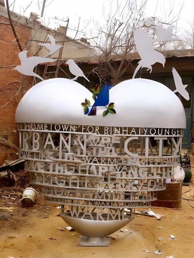 字母鏤空不銹鋼愛心雕塑