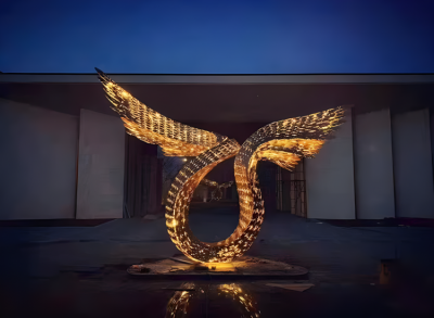 不銹鋼鏤空發光抽象翅膀造型雕塑