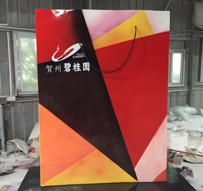 不銹鋼噴漆手提袋子雕塑