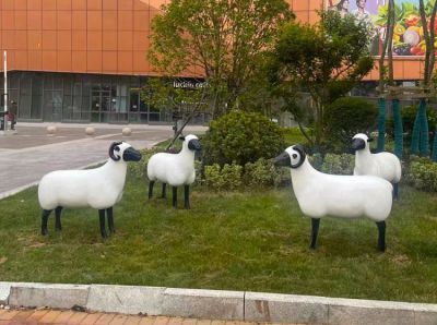 玻璃鋼肖恩羊草坪動(dòng)物雕塑