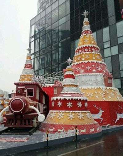 商超美陳玻璃鋼發光圣誕樹造型雕塑